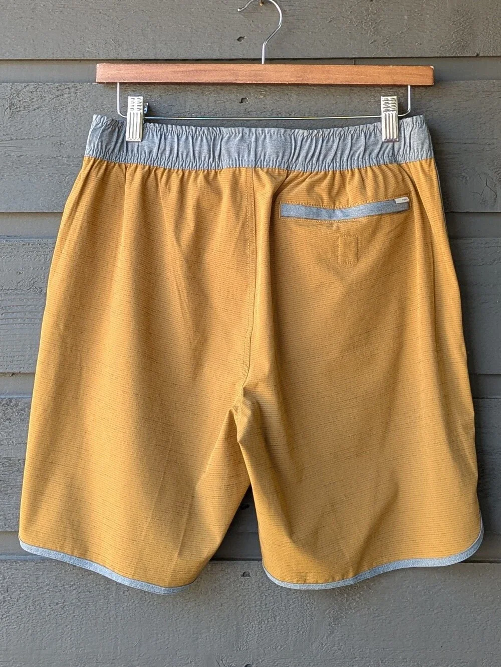 NWOT Vuori Banks Short Unlined 7